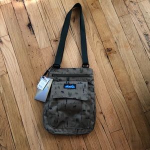 KAVU green printed travel bag, NWT